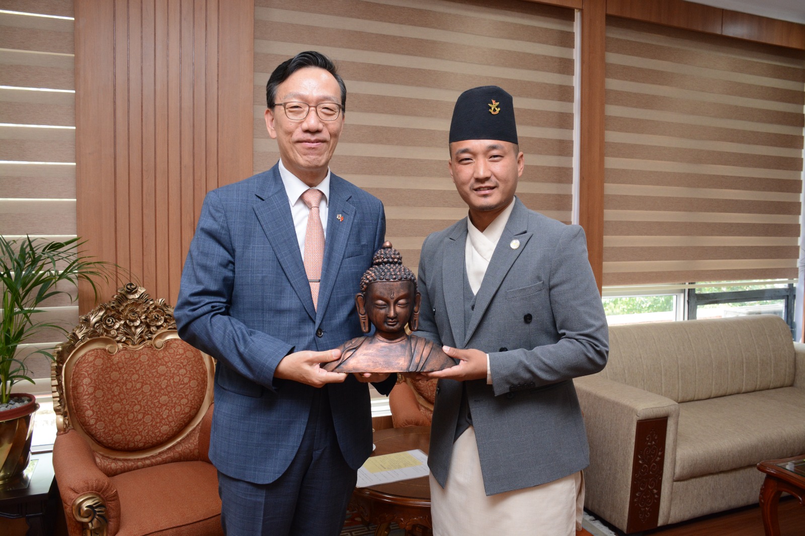 गृहमन्त्री सुधन गुरुङ र कोरियाली राजदूतबीच भेटवार्ता