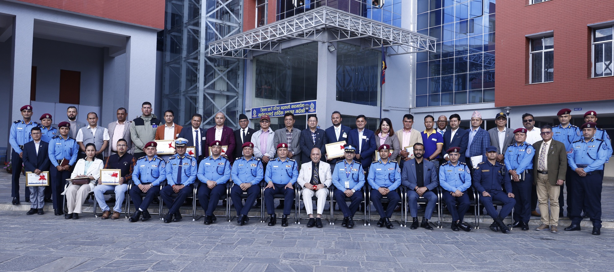 प्रहरी कार्यालय पुनःनिर्माणमा सहयोग पुर्याउने रोटरीका पदाधिकारी सम्मानित