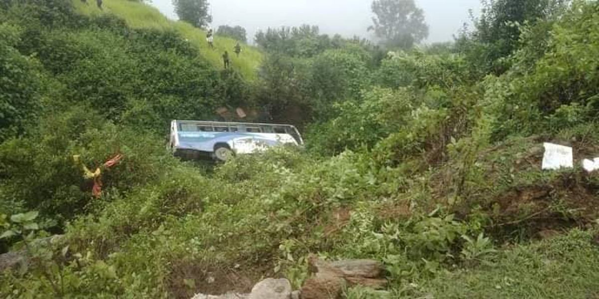 डोटीमा बस दुर्घटना, ३ को मृत्यु ३२ घाइते