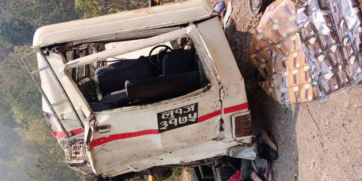 प्युठानको स्वर्गद्वारीमा तीर्थयात्री बोकेको जीप दुर्घटना हुदाँ एक बालकको मृत्यु, २१ जना घाइते