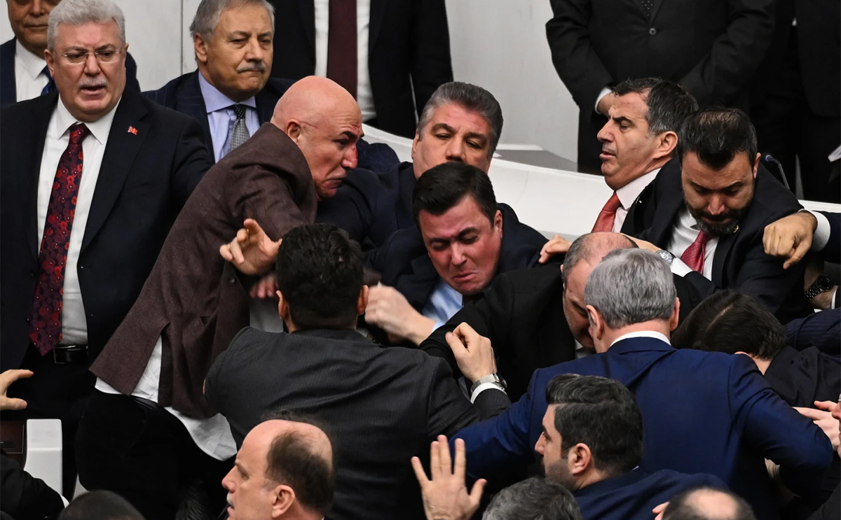 संसद्‌मा सांसदबीच कुटाकुट