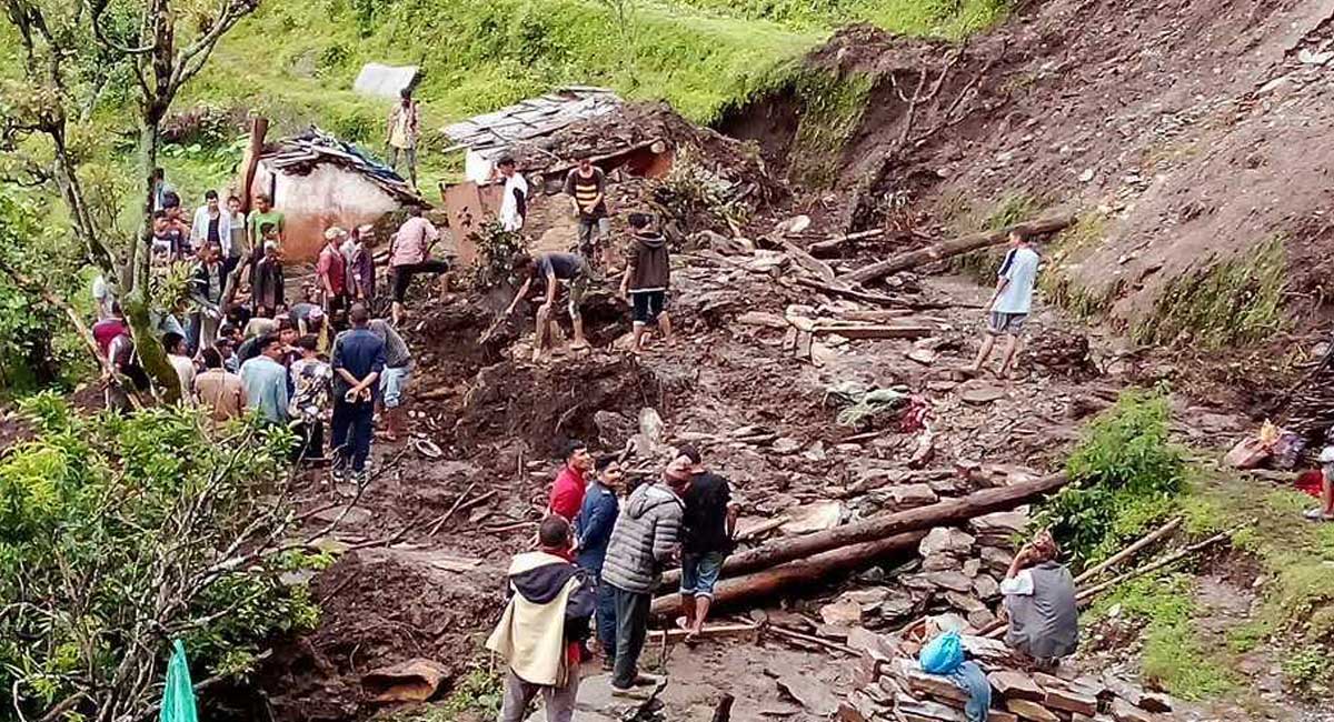 पहिरोले घर पुरिँदा दुईजनाको मृत्यु
