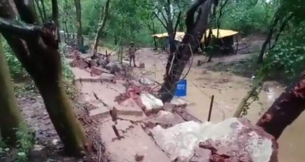 उत्तर प्रदेशमा पर्खाल भत्किँदा ९ जनाको मृत्यु