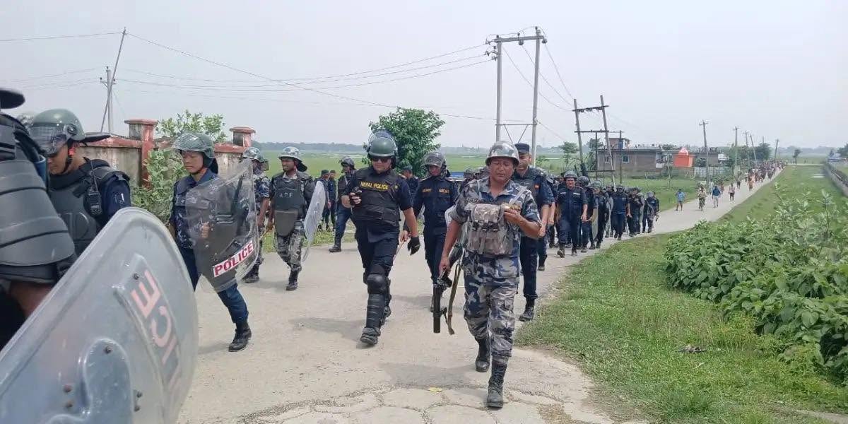 विराटनगरको भेडियारीमा शव उठाउने विषयमा तनावः प्रहरीद्वारा लाठीचार्ज, स्थिति नियन्त्रणमा