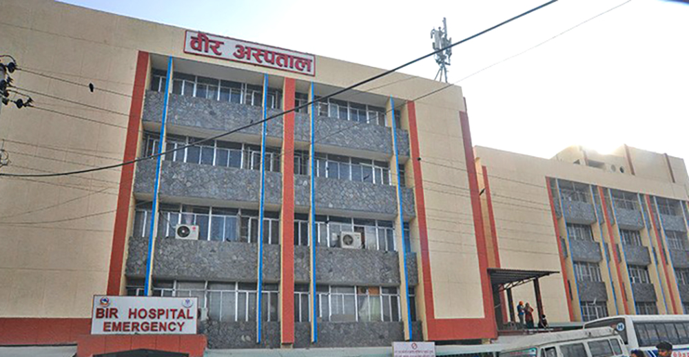 वीर अस्पतालको पर्खाल भत्केर चार घाइते