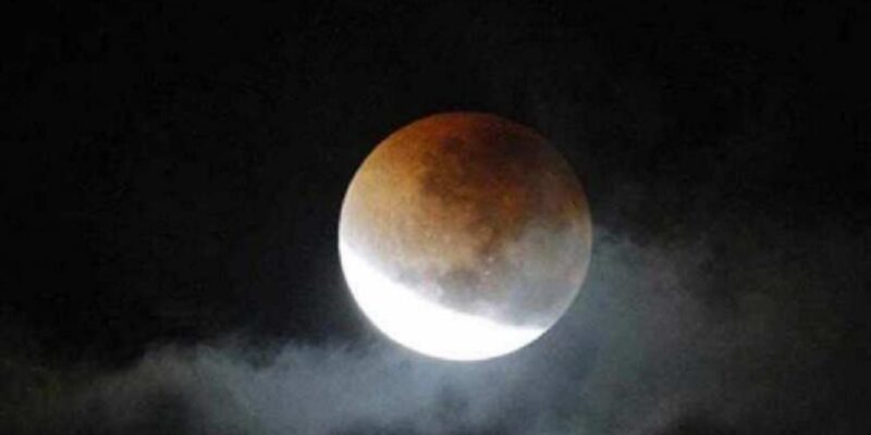 आज ५८० वर्षयताकै लामो चन्द्र ग्रहण लाग्दै