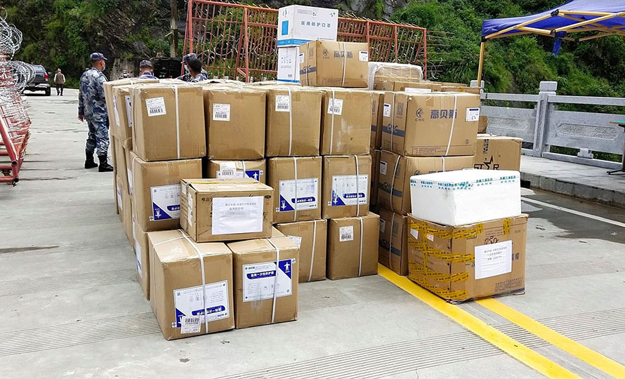 अस्पताललाई स्वास्थ्य सामग्री हस्तान्तरण