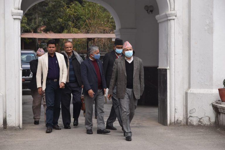 नेकपा एमालेले निर्वाचन आयोगमा दल दर्ता गरायो