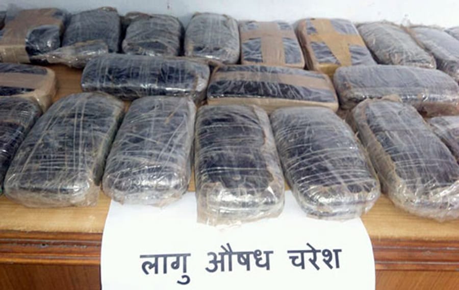 वीरगन्जबाट ४ किलो चरेश बरामद