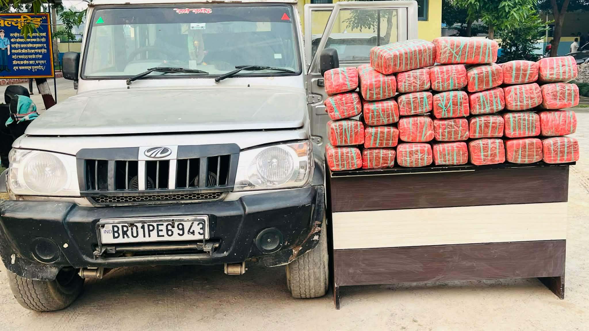 चितवनमा भारतीय गाडीभित्र ’फल्स बटम’ बनाएर गाँजा तस्करी