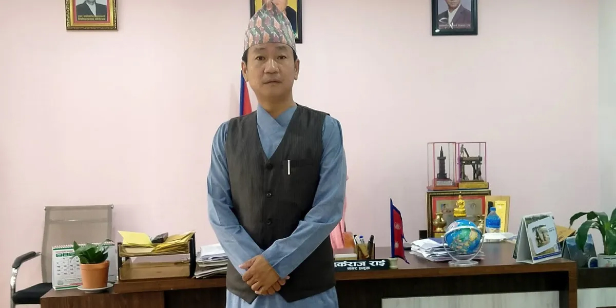 हर्क साम्पाङसहित तीन जनाविरुद्ध अभद्र व्यवहारको उजुरी