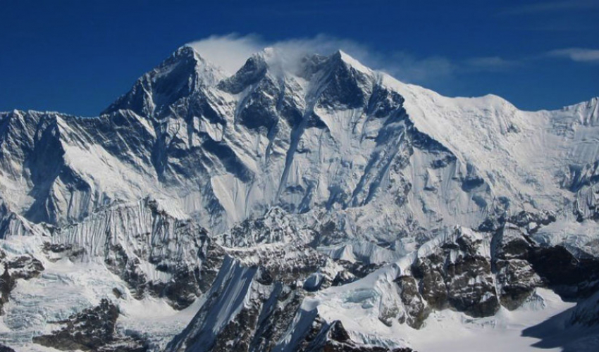 हिउँमा फसेका दुई विदेशीसहित एक नेपालीको उद्धार