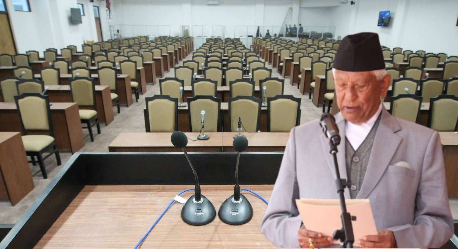 भोलि प्रतिनिधिसभाका नवनिर्वाचित सदस्यहरूले शपथ लिँदै