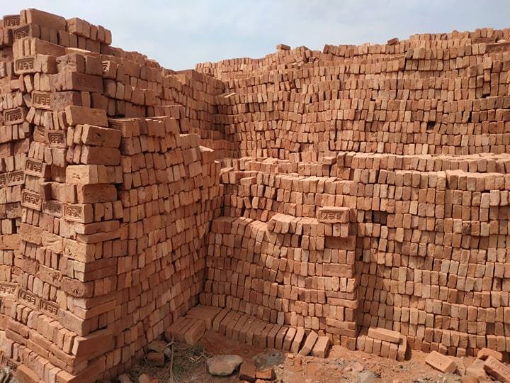 इँट्टाभट्टाको पर्खालले भत्किदा रुकुमकी एक महिलाको मृत्यु, ४ जना घाइते