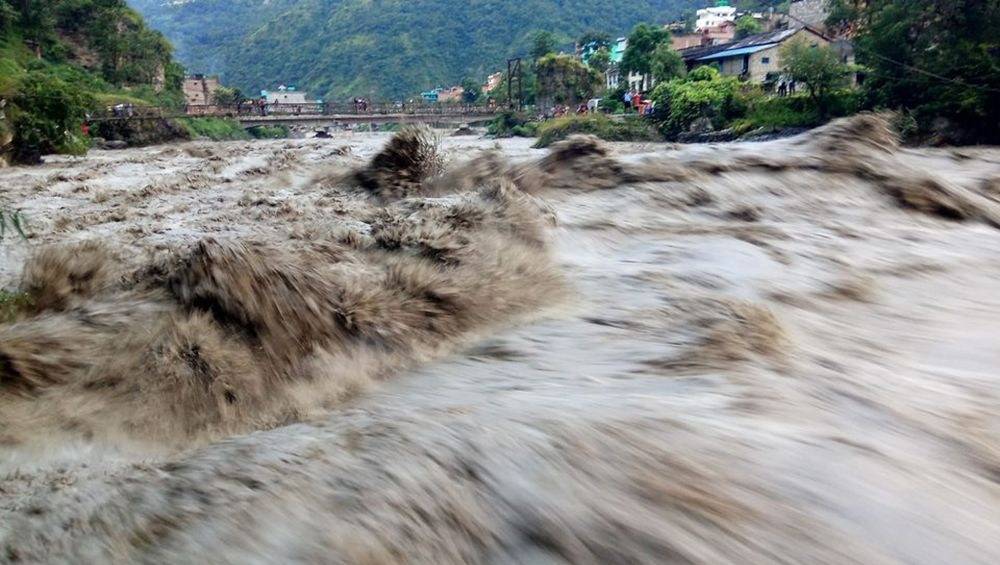 कालीगण्डकीमा आएकाे बाढीले ९ वटा घर बगायो