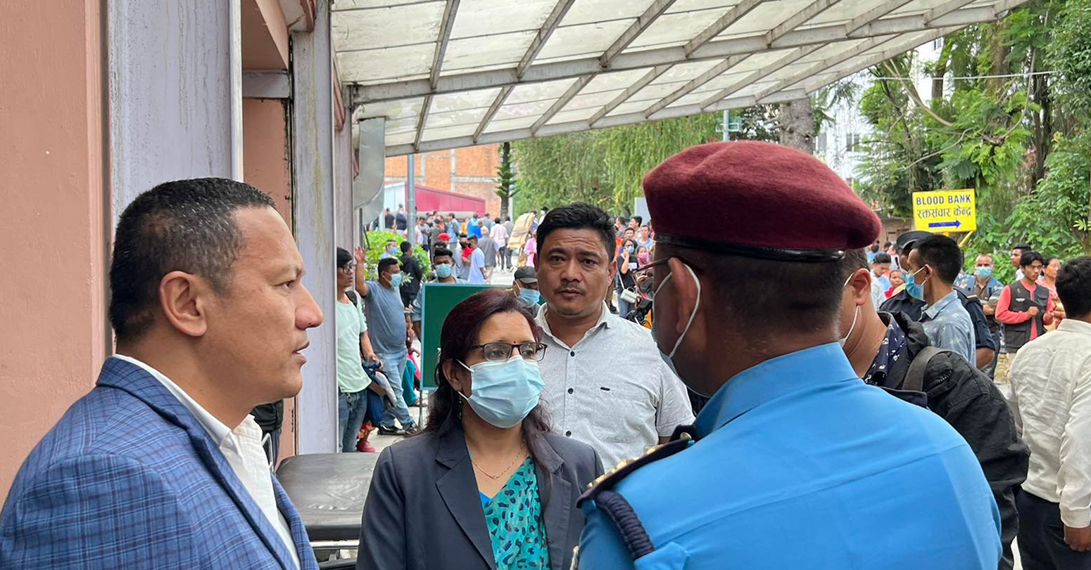 रामेछाप बस दुर्घटना : घाइतेको उपचारमा काभ्रे कांग्रेसको पहल 