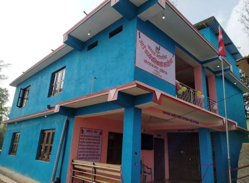 खोटेहाङलाई दमकल र प्रहरी भ्यान