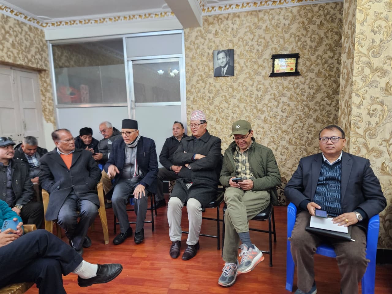 पार्टी भित्रको पछिल्लो अवस्थाका बारेमा शेखर कोइरालाले सुरु गरे छलफल