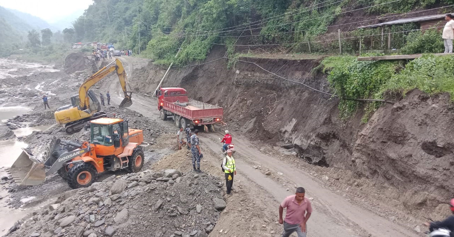 कोशी लोकमार्गमा यात्रा गर्दा चनाखो रहन आग्रह