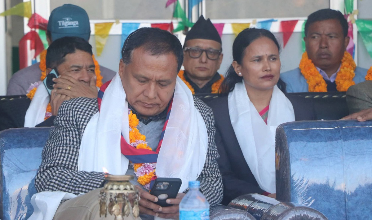 मैले देशकै नेतृत्व लिने तयारी गर्दैछु : घिसिङ