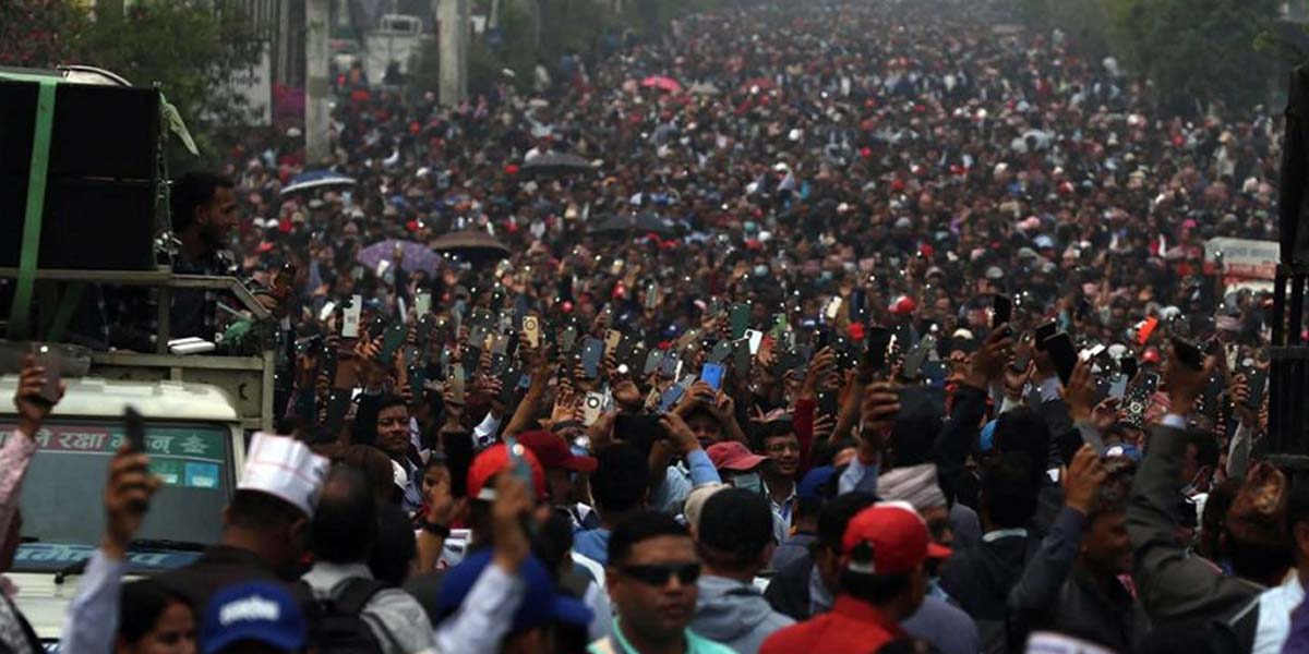 दिउँसै बत्ती बालेर सरकारको खोजी