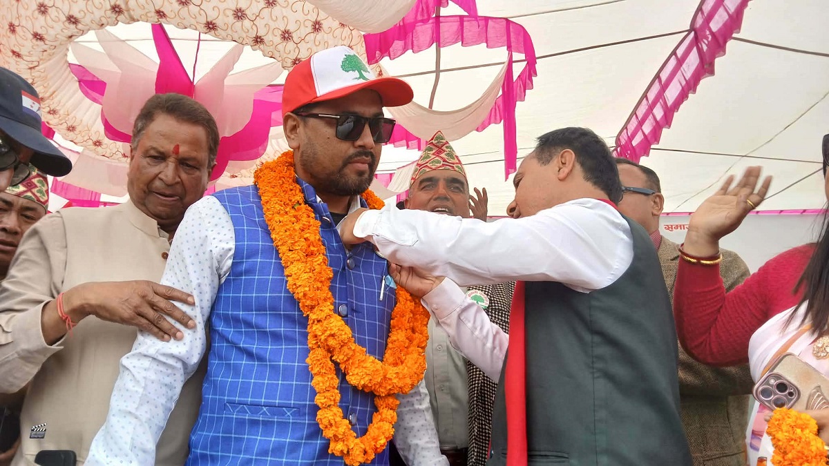 नवलपरासीमा रास्वपालाई ठुलो धक्का, सभापति ठकुरी कांग्रेसमा प्रवेश