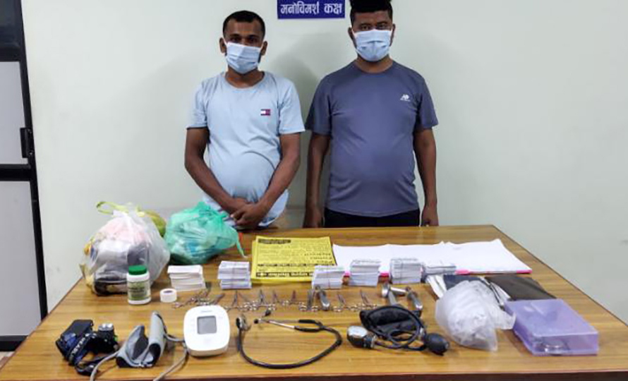 मोरङमा दुई नक्कली चिकित्सक पक्राउ