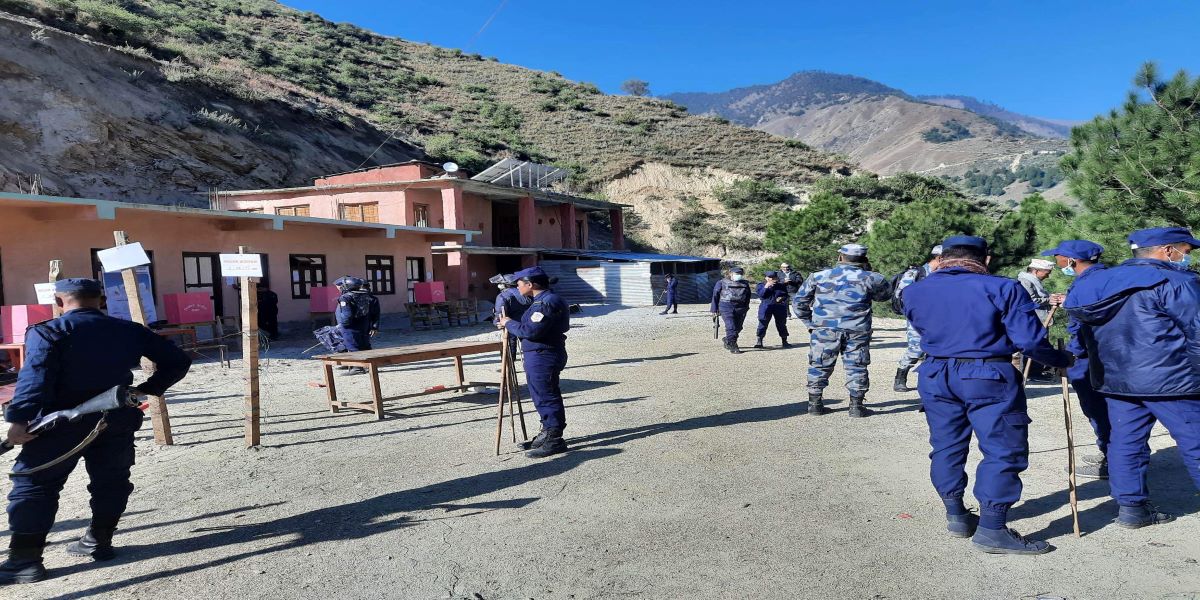 बाजुराको नन्देश्वरीमा झडपपछि मतदान स्थगित, मतदाताको भागाभाग