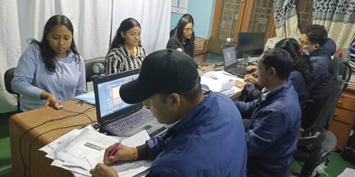 घट्यो निर्वाचन कार्यालय पुगेर नामावलीमा नाम दर्ता गर्नेको संख्या