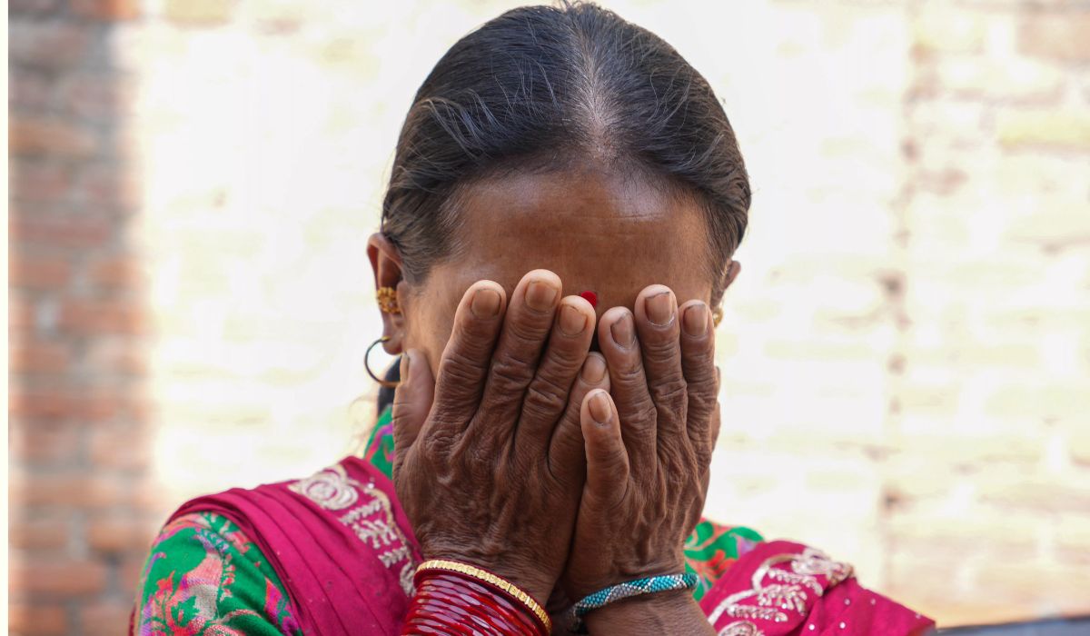 त्रिपुरेश्वर बस आगजनीमा मृत्यु भएका चालकका परिवार न्याय माग्दै सिंहदरबारमा
