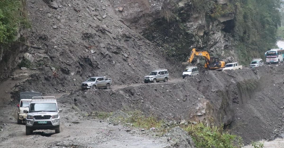 बेनी–जोमसोम सडक खुल्यो, तर जाम र हिलोले यात्रु तथा चालकलाई सास्ती