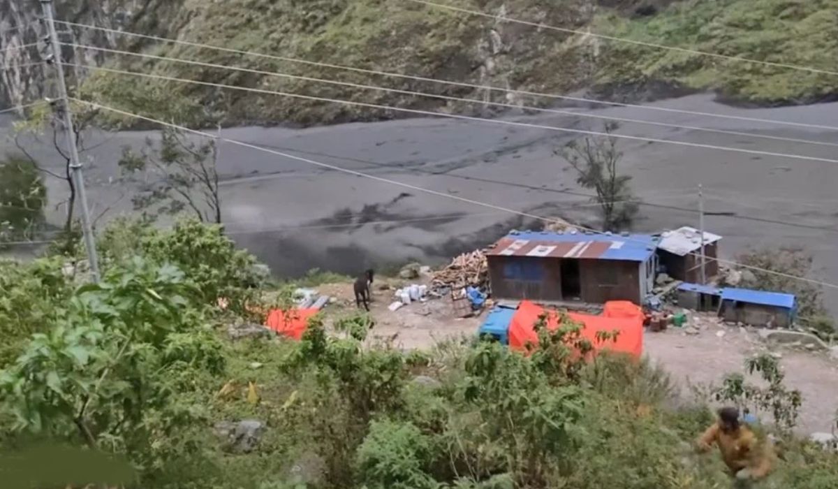 बूढीगण्डकीमा आकस्मिक बाढीको वितण्डा, तीन पुल बगायो, बस्तीमा पस्दा घरहरू प्रभावित