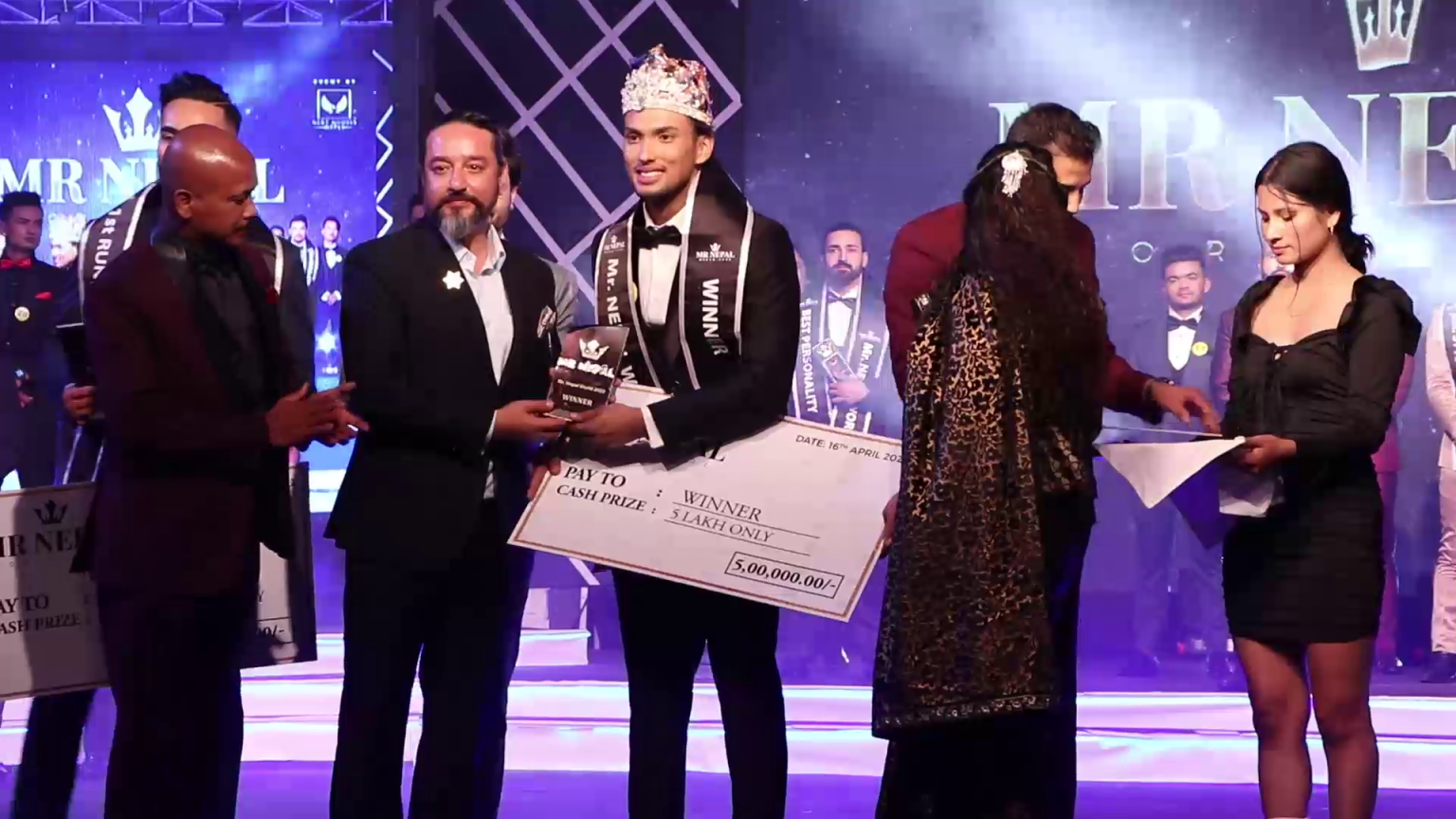 ‘मिस्टर नेपाल वल्र्ड–२०२२’को उपाधि नुतन श्रेष्ठलाई
