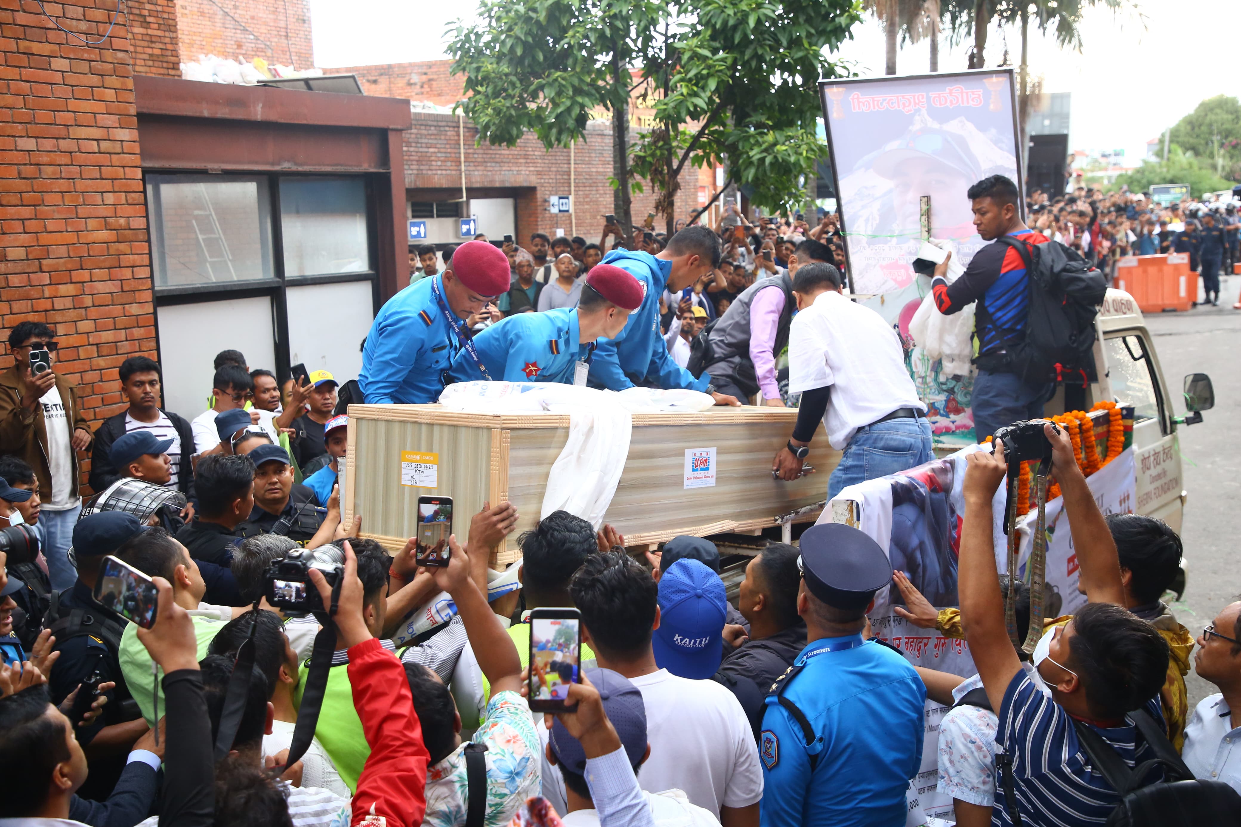 पर्वतारोही युक्त गुरुङको पार्थिव शरीर स्वदेश ल्याइयो