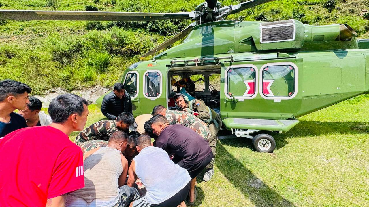 रसुवा बाढीः उद्धारका लागि १५ वटा हेलिकप्टर परिचालन, घाइतेको उपचार तीव्र