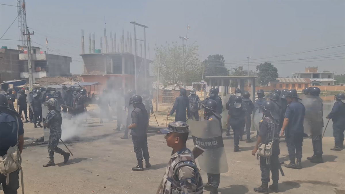 जनकपुरमा झडप, प्रहरीद्धारा अश्रुग्यास प्रहार