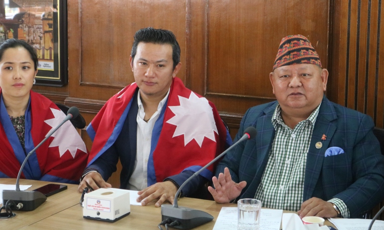 राजु र दियाले सगरमाथा आराेहण गर्ने