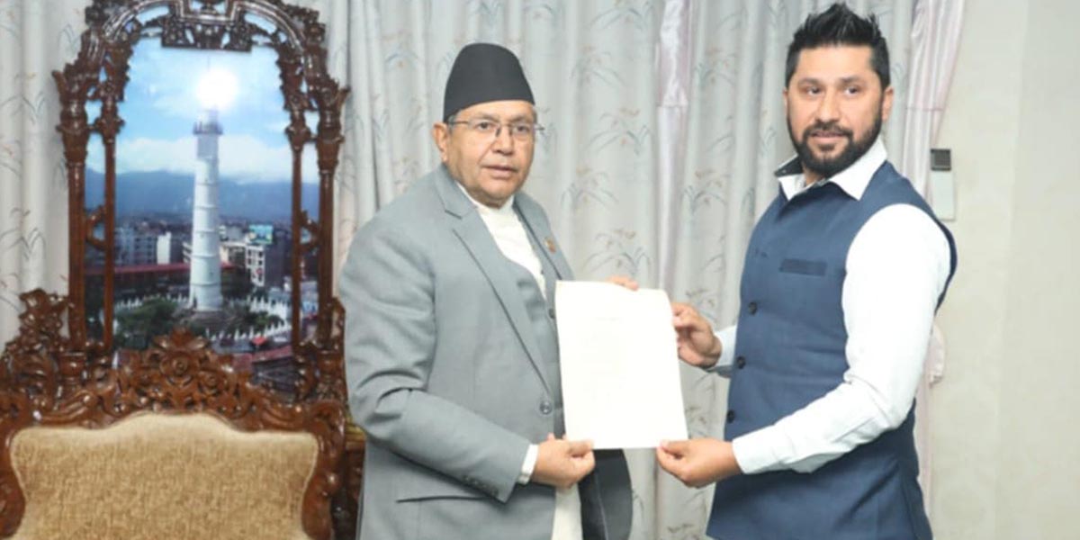 सभामुखलाई भेट्दै लामिछाने, होला त निलम्बन फुकुवा ?
