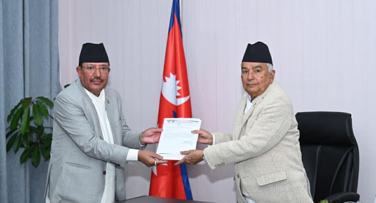 राष्ट्रपतिसमक्ष राष्ट्रियसभा सदस्य निर्वाचनको प्रतिवेदन पेस