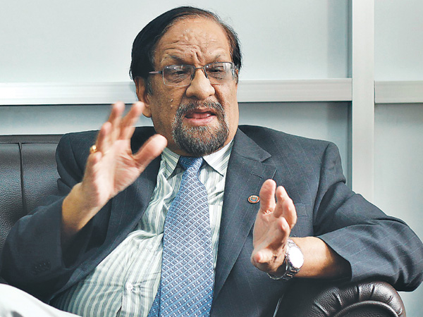 भ्रष्टाचार मुद्दा खेपिरहेका पूर्वअर्थमन्त्री डा. रामशरण महतको स्वास्थ्य परीक्षण गर्न विशेष अदालतको आदेश