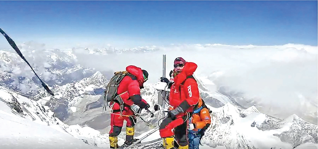 सगरमाथामा स्वचालित मौसम केन्द्रको स्थापना