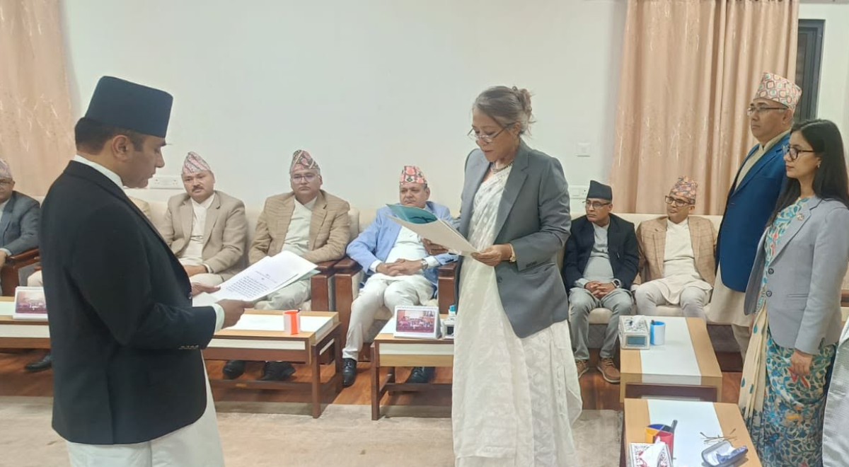 नवनियुक्त महान्यायाधिवक्ता नारायण कँडेलले लिए शपथ