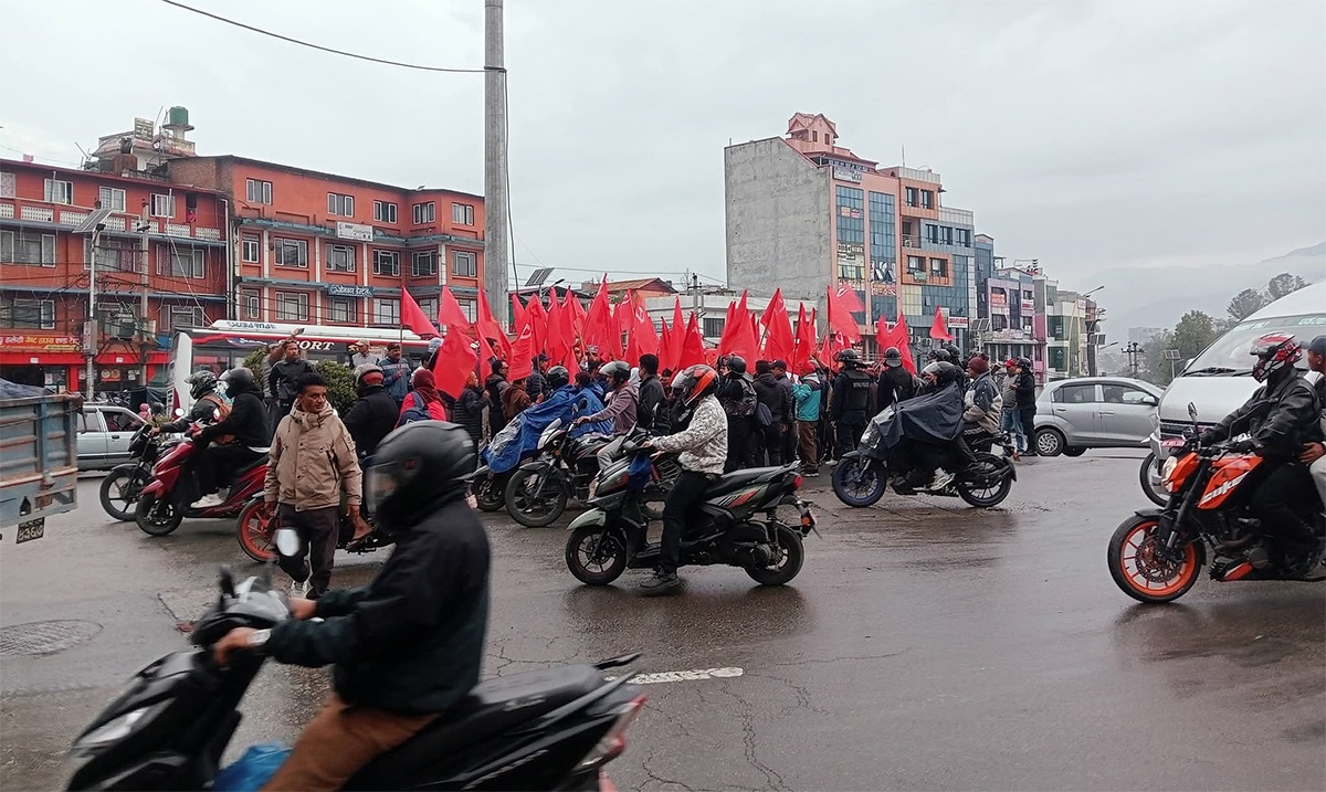 ओली पक्राउको विरोधमा एमाले सडकमा