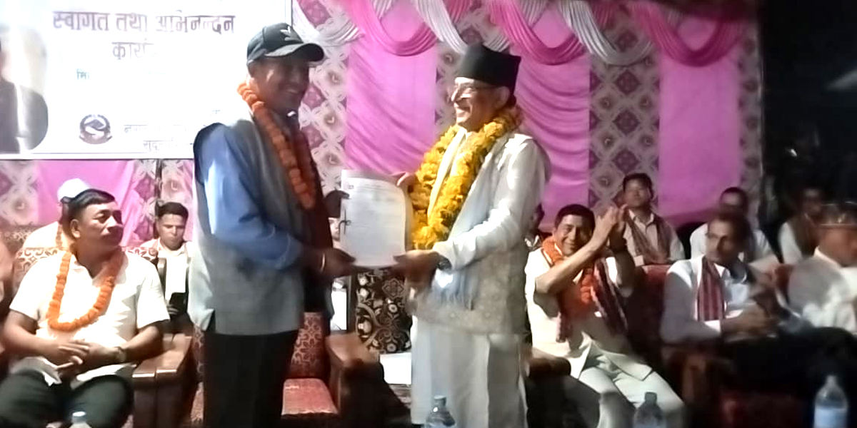 प्रचण्डलाई पुनर्वास नगरपालिकाको १० बुँदे ज्ञापन